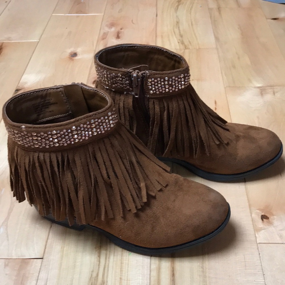 Steve Madden girls fringe suede boots
